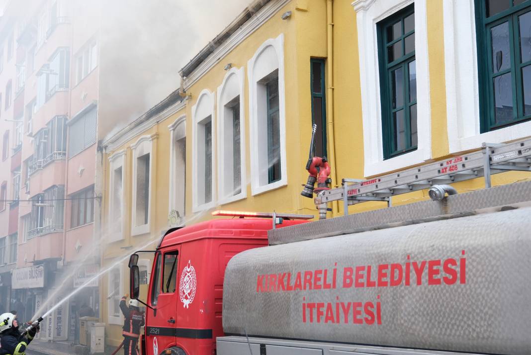 Kırklareli'nde 2 katlı tarihi binada yangın! Genç Osmanlı dönemine ait 6